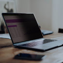 StarTech.com Filtre de Confidentialité pour MacBook Pro 21/23 14", Écran de Confidentialité /Filtre Antireflet Amovible et Réversible, Protecteur d'Écran Magnétique avec 51% de Réduction de la lumière Bleue