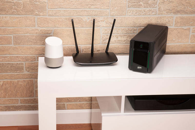 APC Easy UPS 900VA 230V AVR IEC