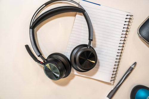 HP Poly Micro-casque Poly Voyager Focus 2 USB-C-C + adaptateur USB-C/A + base de chargement